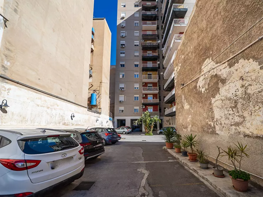 Immagine 51 di Attico in vendita  in Via Vincenzo Li Muli 102 a Palermo
