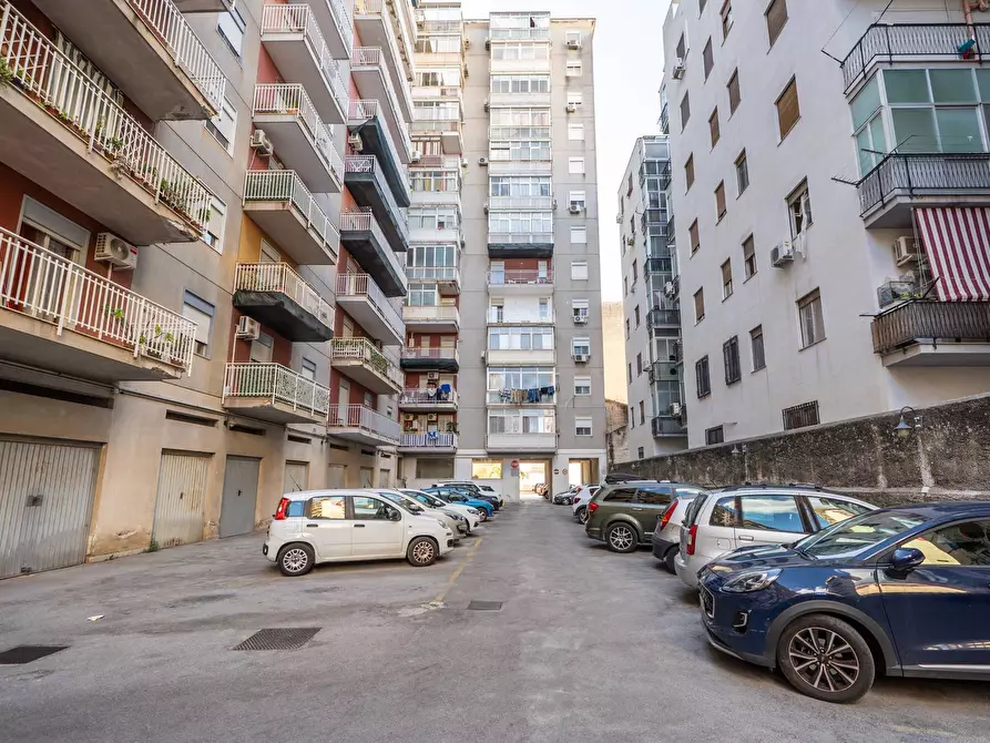 Immagine 47 di Attico in vendita  in Via Vincenzo Li Muli 102 a Palermo