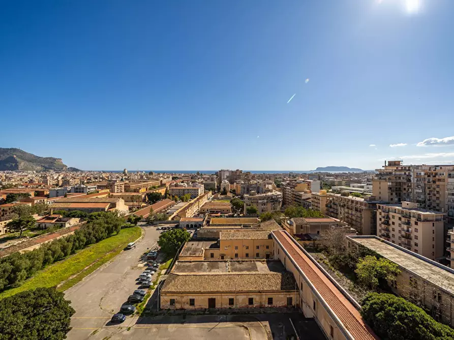 Immagine 39 di Attico in vendita  in Via Vincenzo Li Muli 102 a Palermo