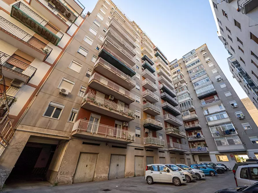Immagine 41 di Attico in vendita  in Via Vincenzo Li Muli 102 a Palermo