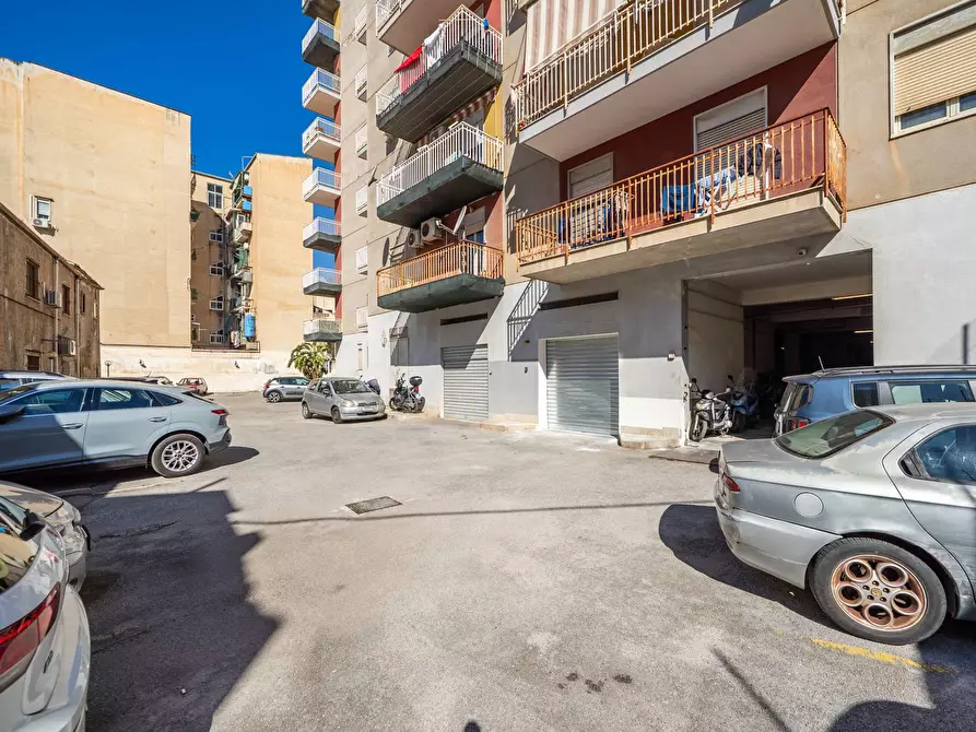 Immagine 45 di Attico in vendita  in Via Vincenzo Li Muli 102 a Palermo