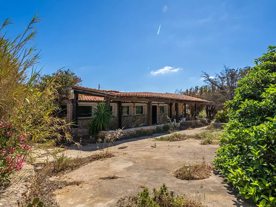 Immagine 9 di Villa in vendita  in Strada di Ponente snc a Lampedusa E Linosa
