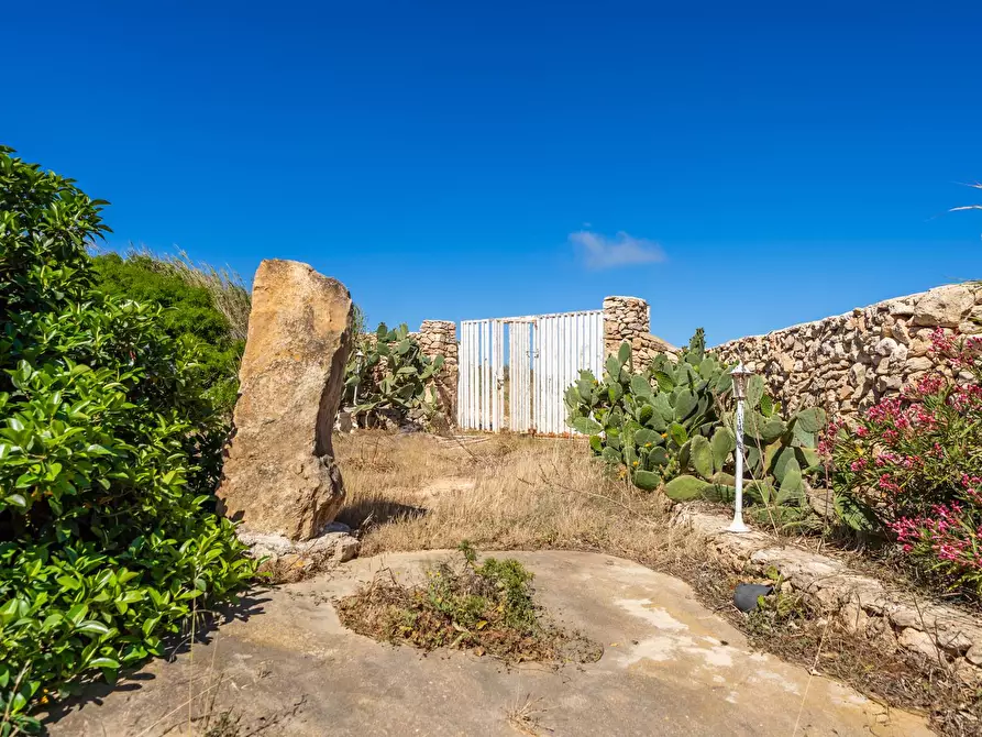Immagine 10 di Villa in vendita  in Strada di Ponente snc a Lampedusa E Linosa