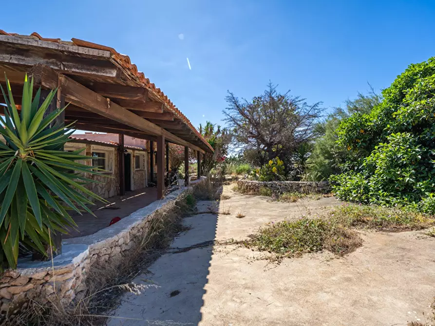 Immagine 11 di Villa in vendita  in Strada di Ponente snc a Lampedusa E Linosa