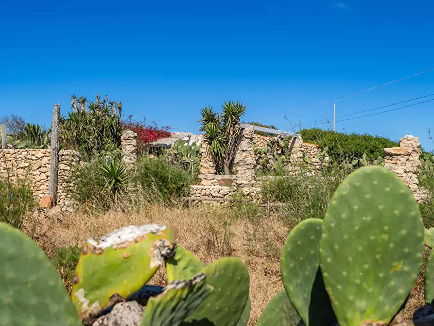Immagine 36 di Villa in vendita  in Strada di Ponente snc a Lampedusa E Linosa