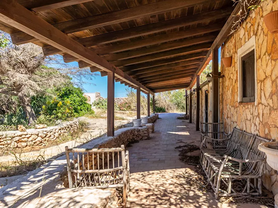Immagine 39 di Villa in vendita  in Strada di Ponente snc a Lampedusa E Linosa