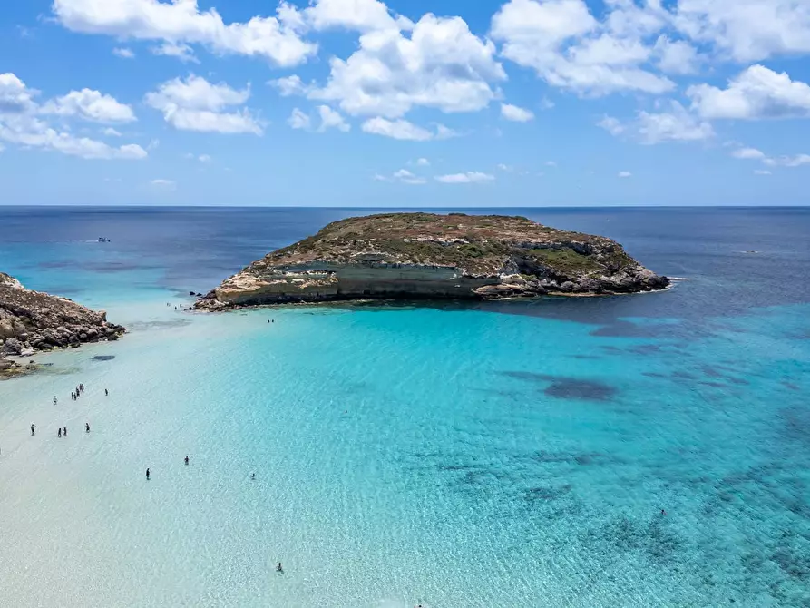 Immagine 1 di Villa in vendita  in Strada di Ponente snc a Lampedusa E Linosa