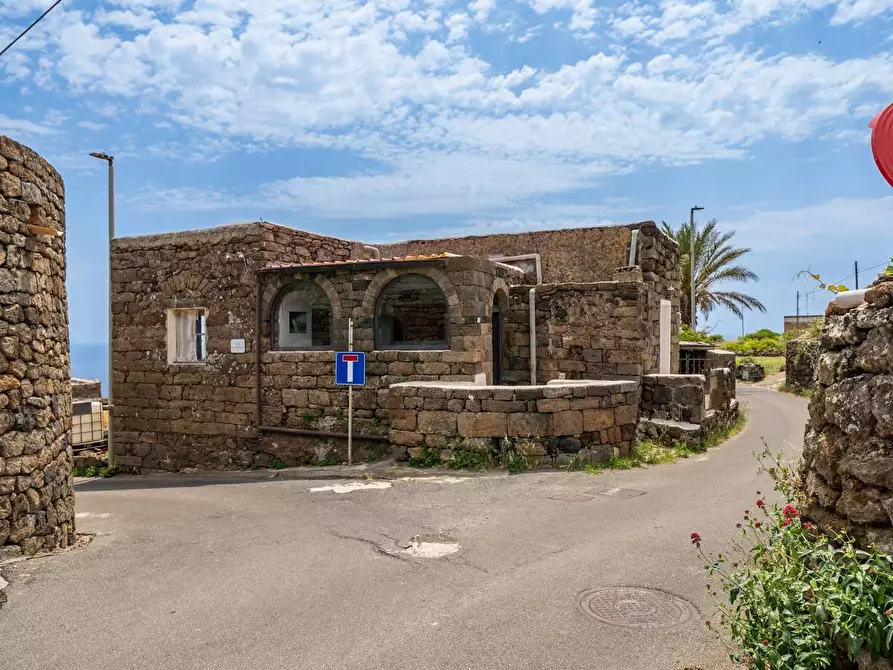 Immagine 2 di Villa in vendita  in Kania 97 a Pantelleria