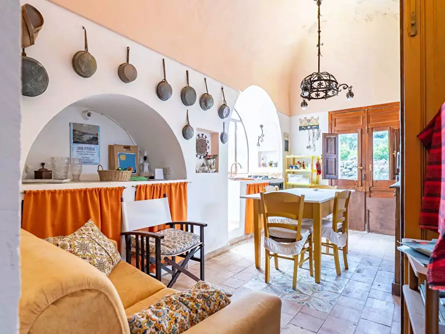 Immagine 28 di Villa in vendita  in Kania 97 a Pantelleria