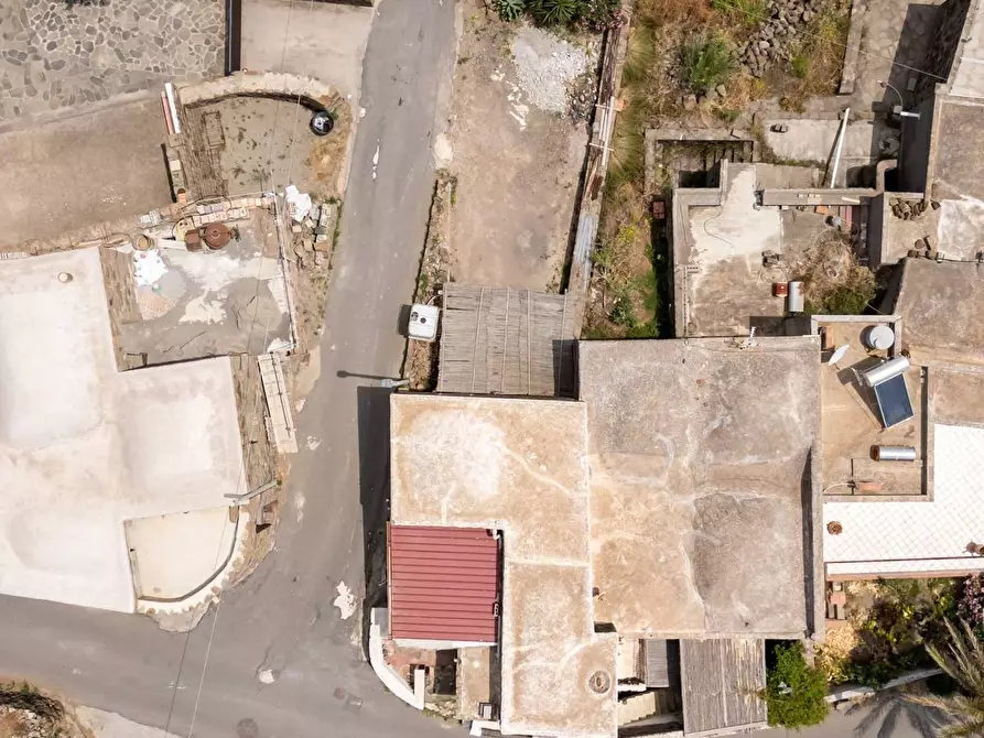 Immagine 37 di Villa in vendita  in Kania 97 a Pantelleria