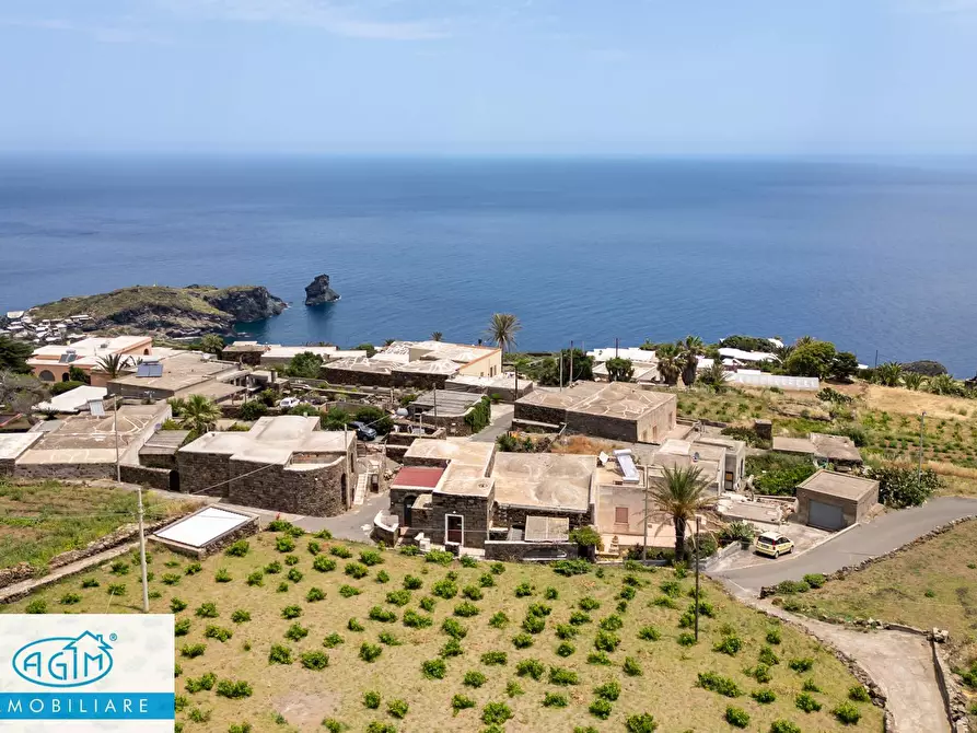 Immagine 41 di Villa in vendita  in Kania 97 a Pantelleria