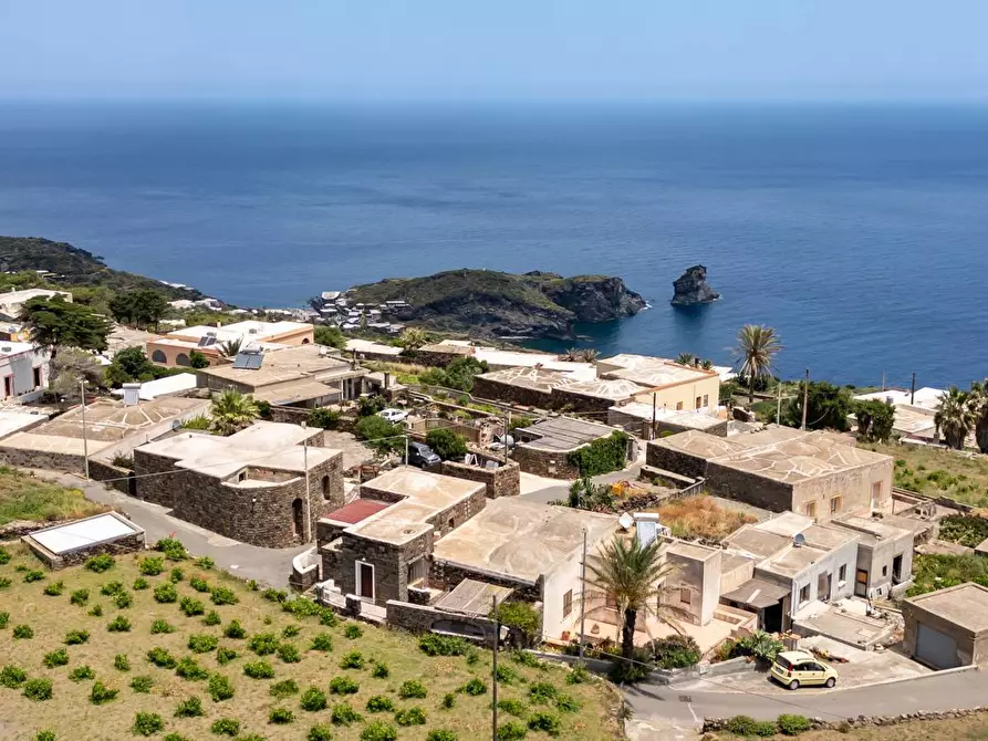 Immagine 43 di Villa in vendita  in Kania 97 a Pantelleria