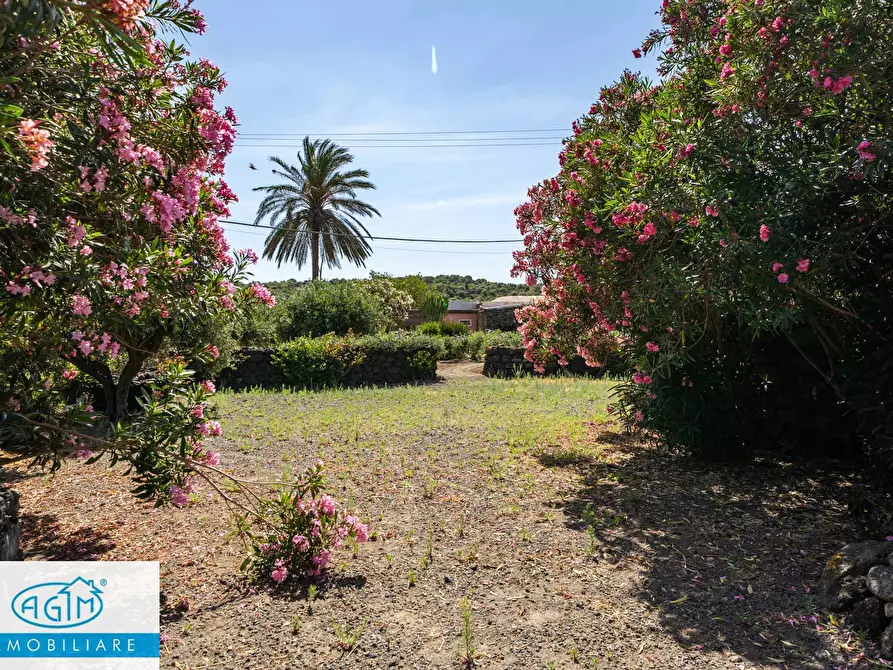 Immagine 2 di Villa in vendita  in Via Lago snc a Pantelleria