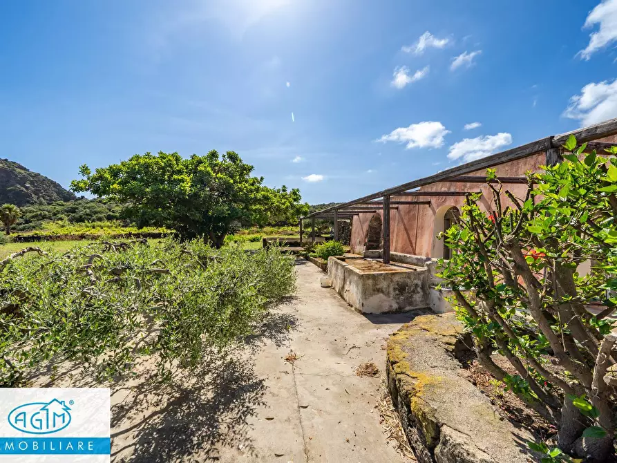 Immagine 17 di Villa in vendita  in Via Lago snc a Pantelleria
