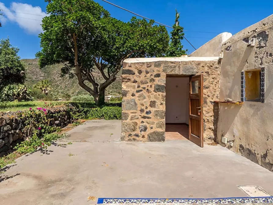 Immagine 30 di Villa in vendita  in Via Lago snc a Pantelleria