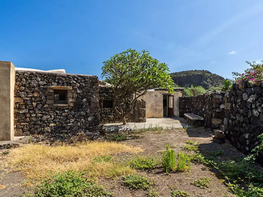 Immagine 32 di Villa in vendita  in Via Lago snc a Pantelleria