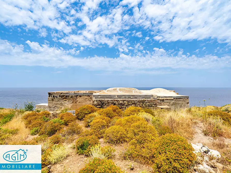 Immagine 1 di Villa in vendita  in Contrada Kartibucale snc a Pantelleria