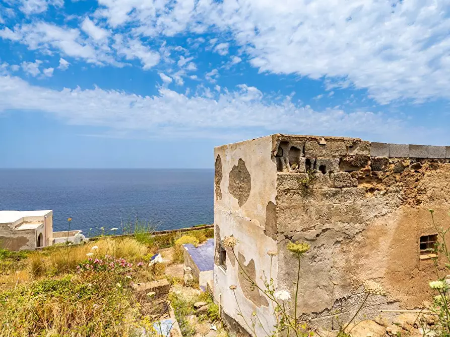 Immagine 12 di Villa in vendita  in Contrada Kartibucale snc a Pantelleria