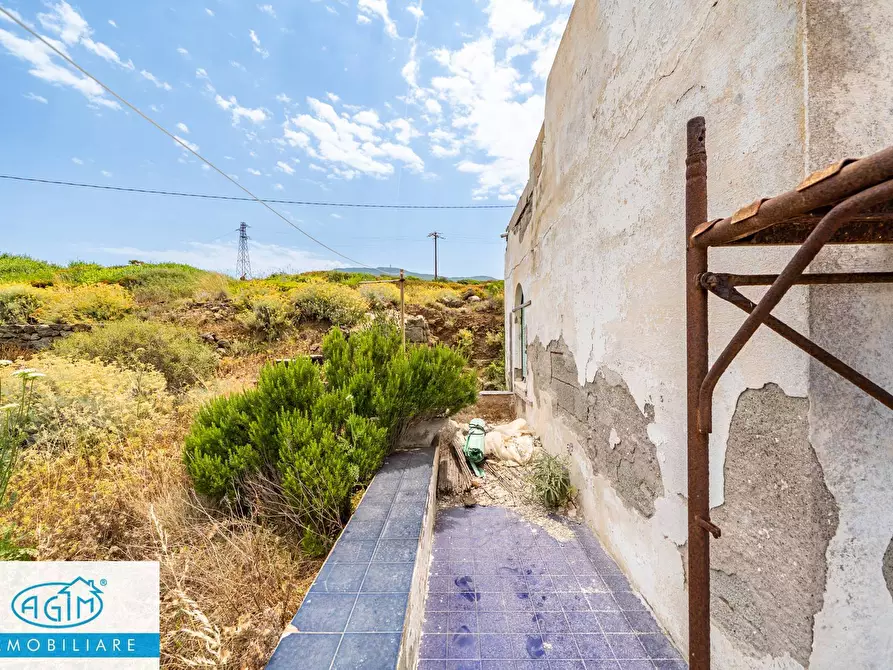 Immagine 13 di Villa in vendita  in Contrada Kartibucale snc a Pantelleria