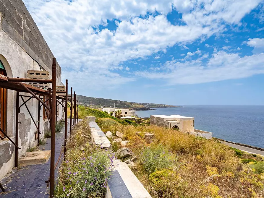 Immagine 15 di Villa in vendita  in Contrada Kartibucale snc a Pantelleria