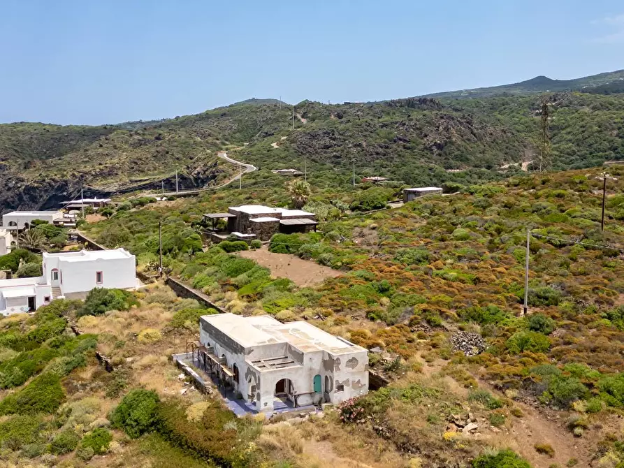Immagine 53 di Villa in vendita  in Contrada Kartibucale snc a Pantelleria