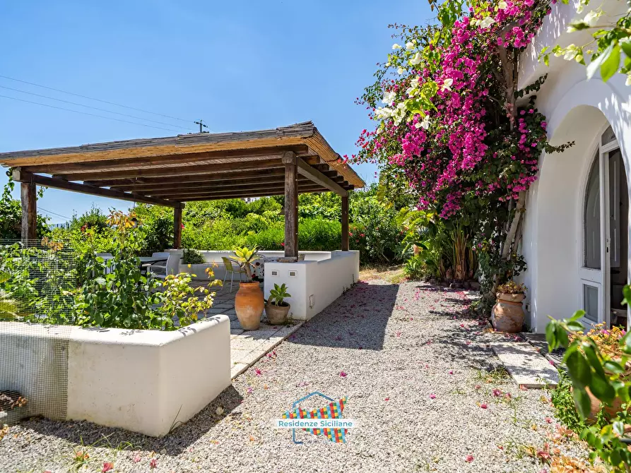 Immagine 27 di Villa in vendita  in Via Rinascente 26/B a Santa Marina Salina