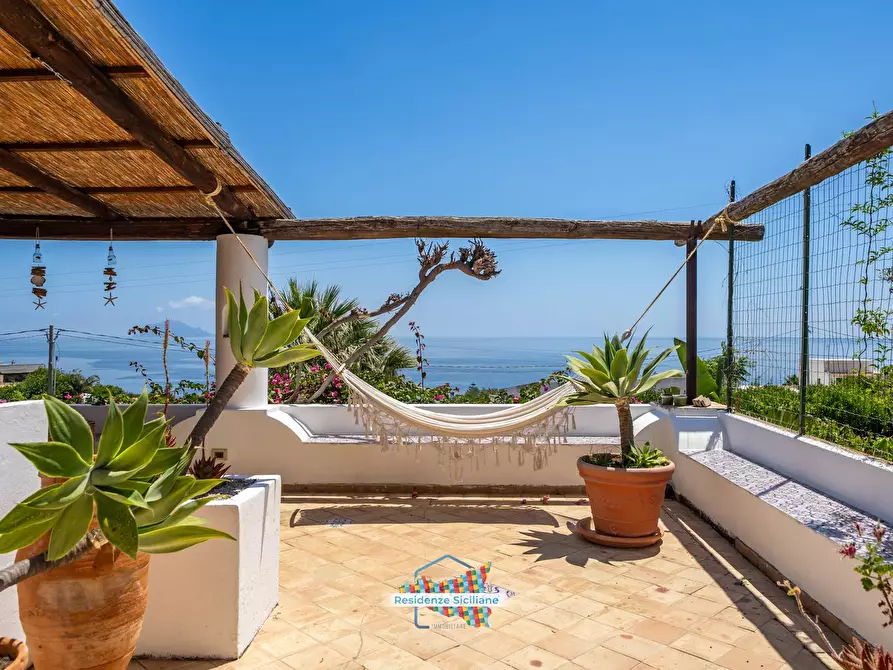 Immagine 1 di Villa in vendita  in Via Rinascente 26/B a Santa Marina Salina