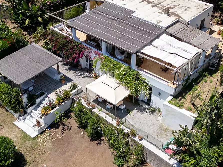 Immagine 65 di Villa in vendita  in Via Rinascente 26/B a Santa Marina Salina