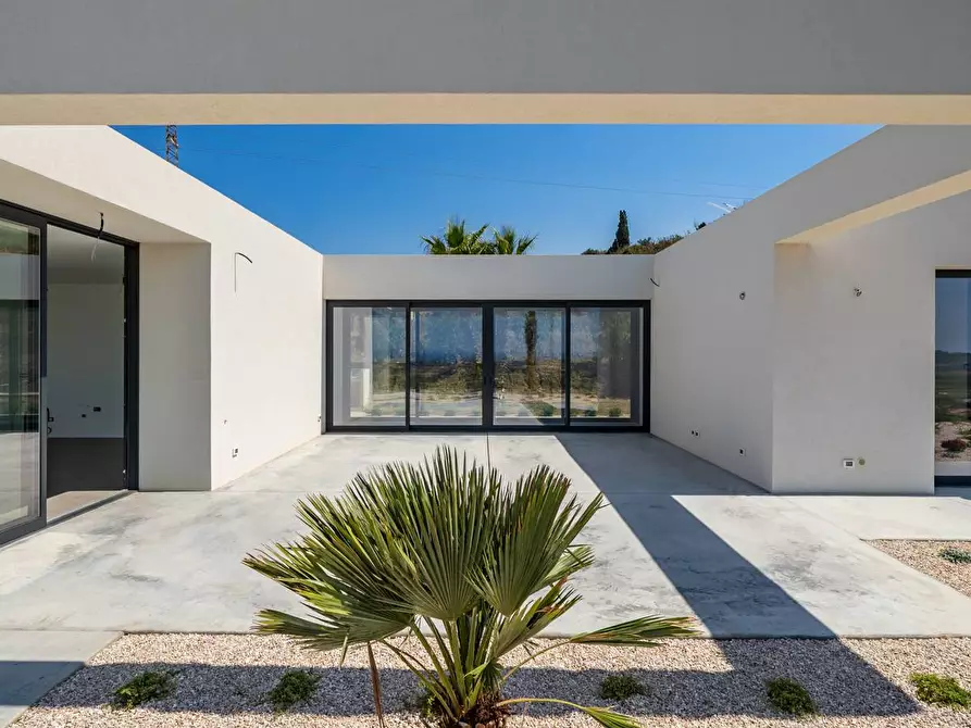 Immagine 10 di Villa in vendita  in Contrada Lido Fiori snc a Menfi