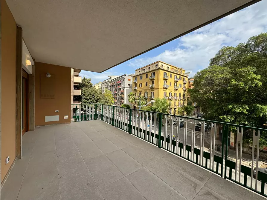 Immagine 2 di Appartamento in vendita  in Via Francesco Lo Jacono 22 a Palermo