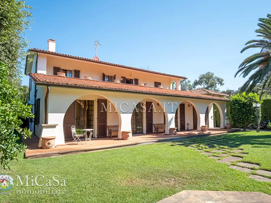 Immagine 1 di Villa in vendita  in Via Dei Biancospini 27 a Pisa