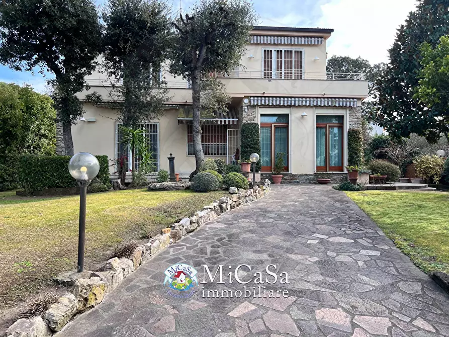 Immagine 1 di Villa in vendita  in Via Dei Gattici 7 a Pisa