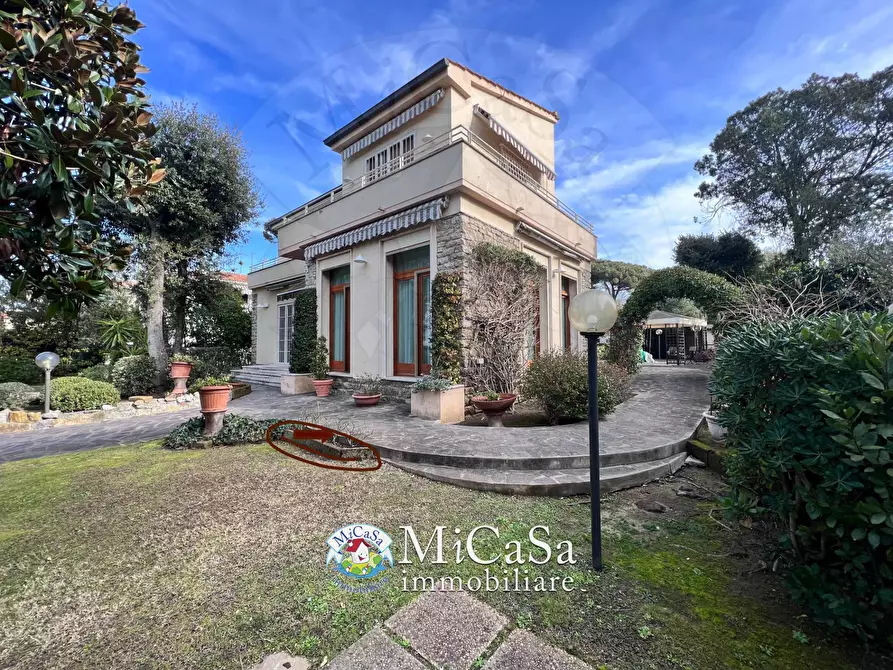 Immagine 2 di Villa in vendita  in Via Dei Gattici 7 a Pisa