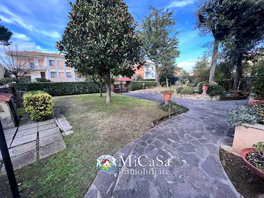 Immagine 7 di Villa in vendita  in Via Dei Gattici 7 a Pisa
