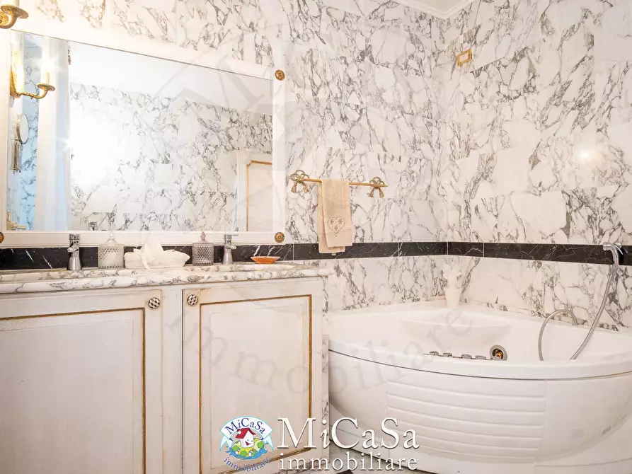 Immagine 30 di Villa in vendita  in Strada Statale dell'Abetone e del Brennero 86 a San Giuliano Terme