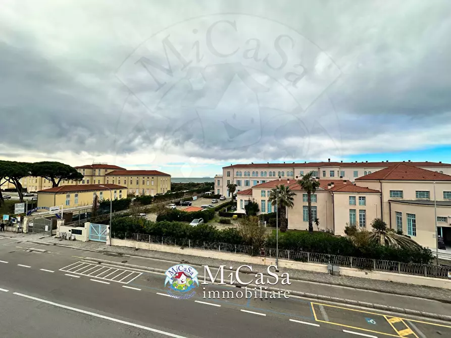Immagine 23 di Appartamento in vendita  in Viale Del Tirreno 355 a Pisa