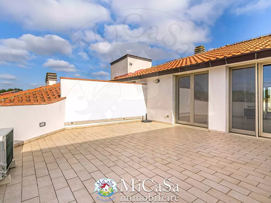 Immagine 30 di Attico in vendita  in Via Dei Tulipani 1 a Pisa