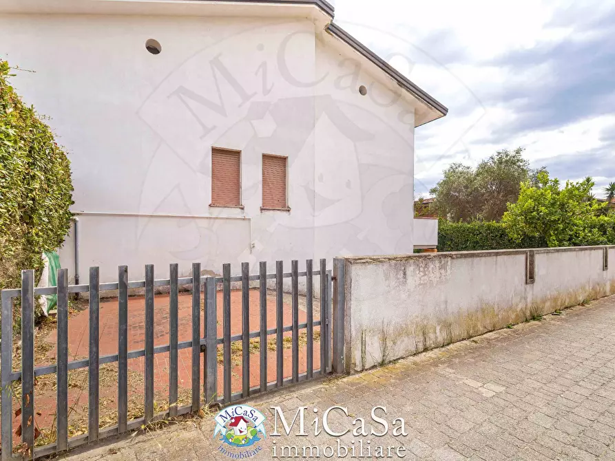 Immagine 17 di Villetta a schiera in vendita  in viale del tirreno 82 a Pisa