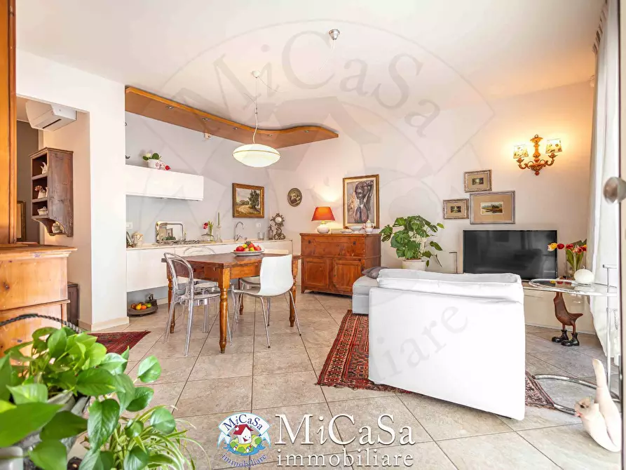 Immagine 2 di Appartamento in vendita  in Via Delle Mimose 1 a Pisa