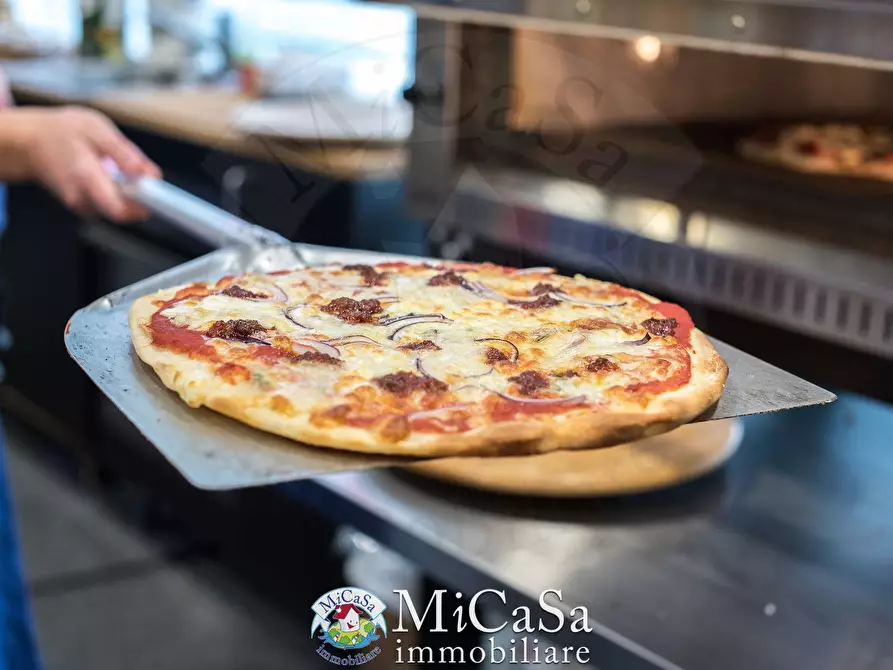 Immagine 1 di Attività commerciale in vendita  in Viale Del Tirreno 10 a Pisa