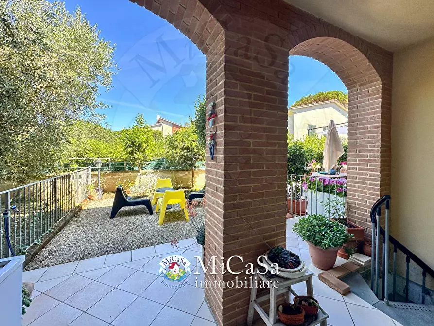 Immagine 1 di Villetta a schiera in vendita  in Via Dei Salici 5 a Pisa