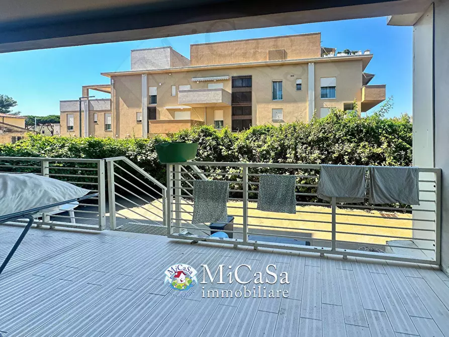 Immagine 29 di Appartamento in vendita  in viale del tirreno 369 a Pisa