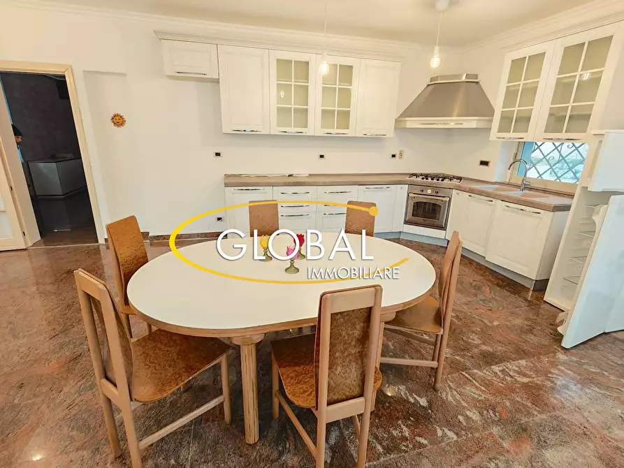 Immagine 34 di Villa in vendita  a Ancona