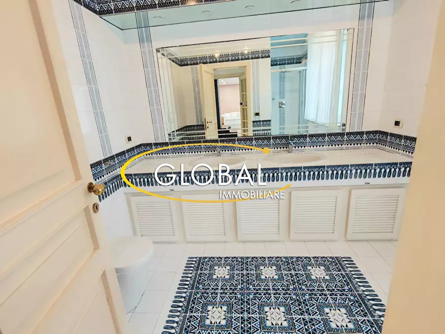 Immagine 49 di Villa in vendita  a Ancona