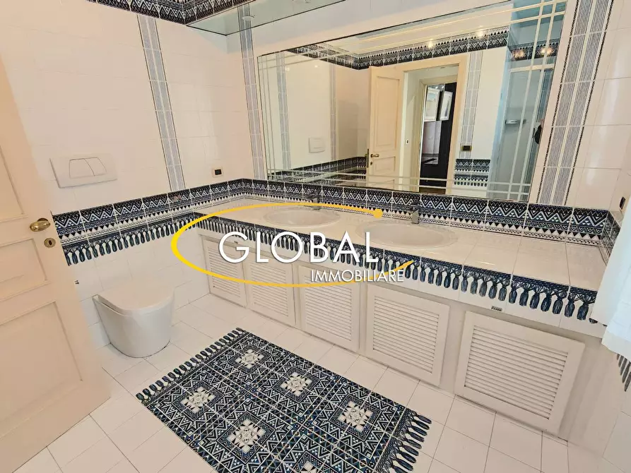 Immagine 50 di Villa in vendita  a Ancona