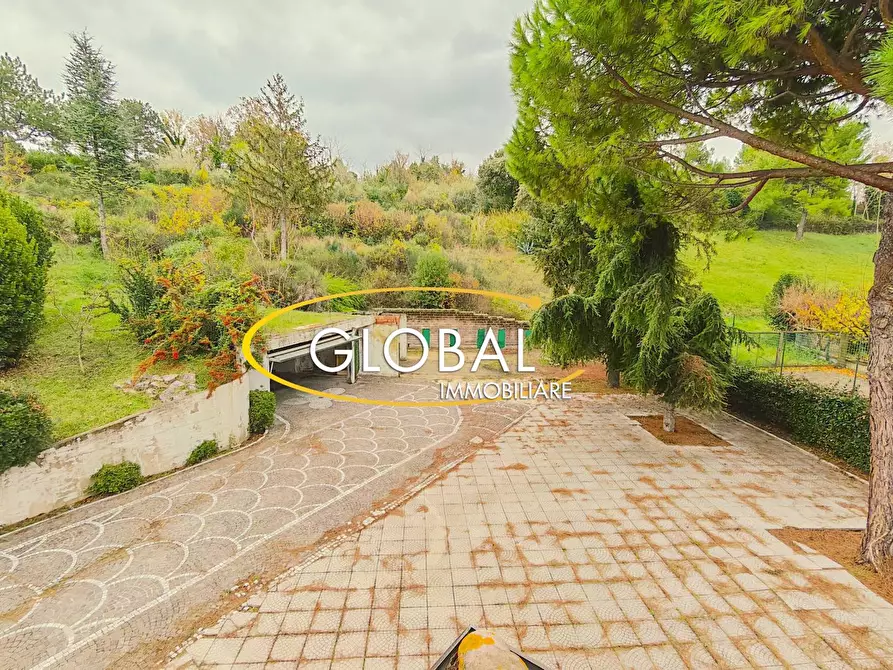 Immagine 11 di Villa in vendita  a Ancona