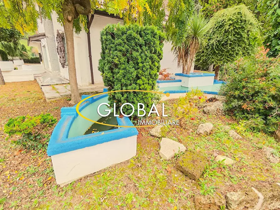 Immagine 14 di Villa in vendita  a Ancona