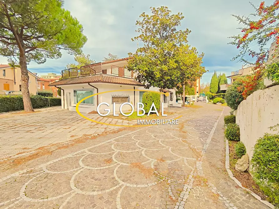 Immagine 13 di Villa in vendita  a Ancona