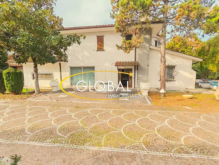 Immagine 2 di Villa in vendita  a Ancona