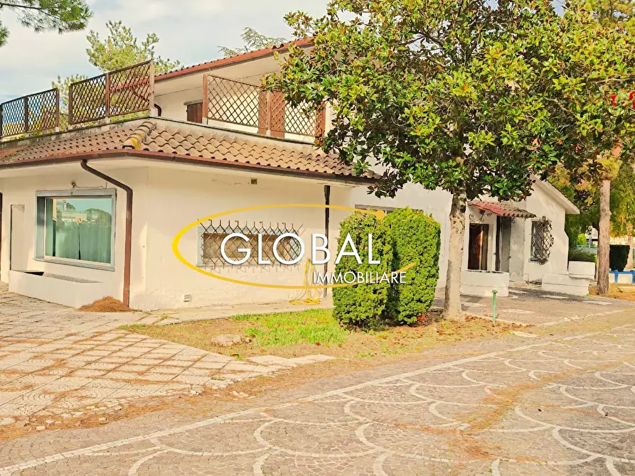 Immagine 4 di Villa in vendita  a Ancona